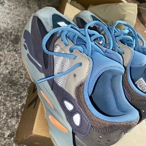 Yeezy 700 Boost Carbon Blue Size 6
